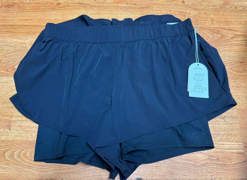 NWT Ladies  Blogilates Black Ruffled Shorts - 1X